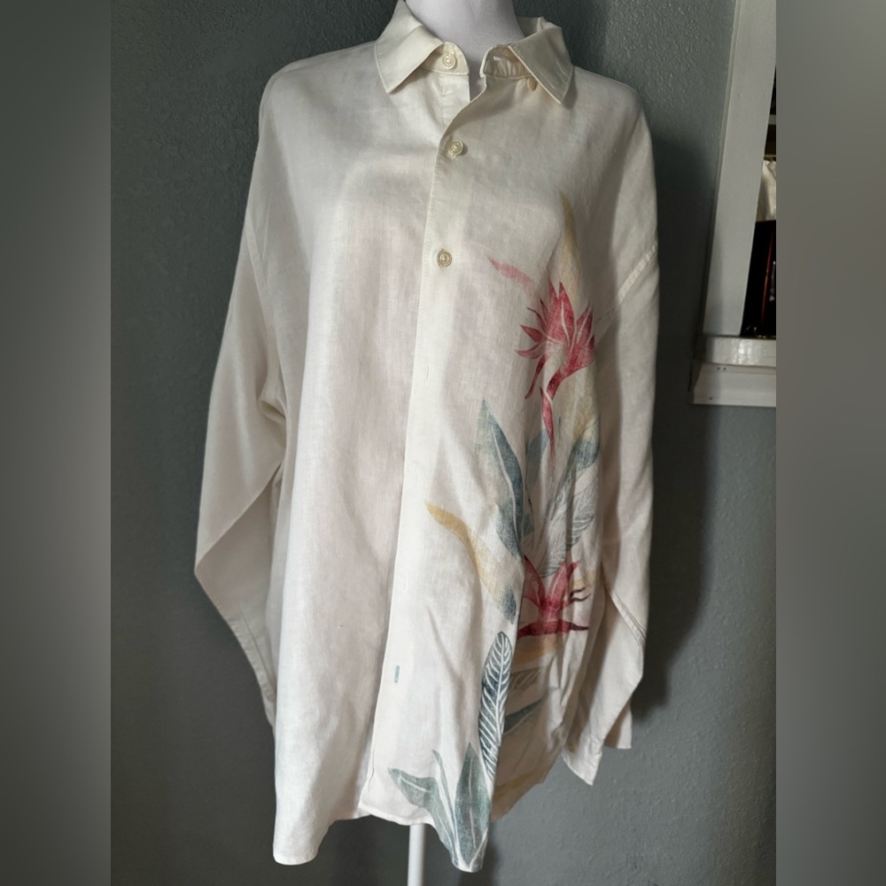 Tommy Bahama men’s linen shirt size XL.  EUC used once.